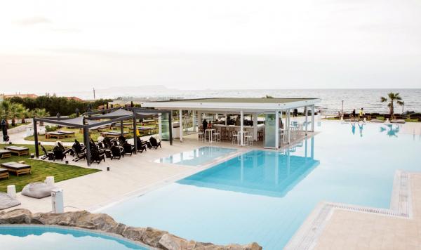 Blick auf die Poolbar