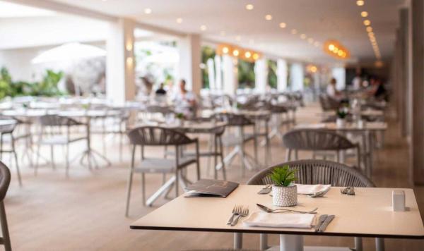 Tisch im Hauptrestaurant