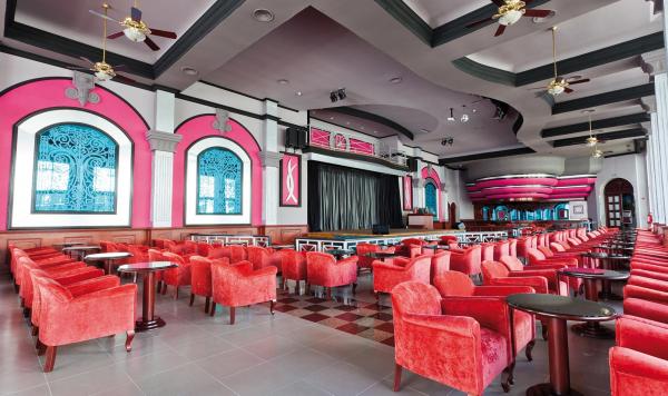 Los Mariachis Lounge Bar mit Terrasse