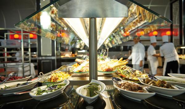 Buffet im Hauptrestaurant