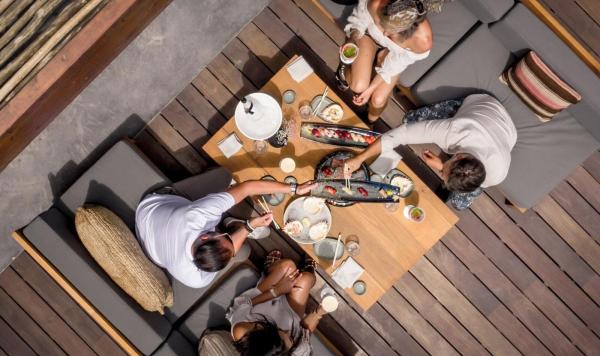 Beim Essen im Restaurant To Kima Ibiza