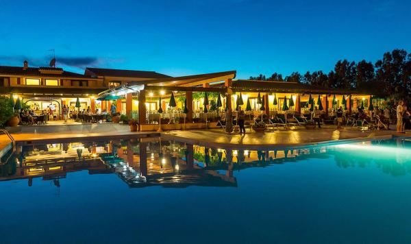 Orosei Beach Hotel abends