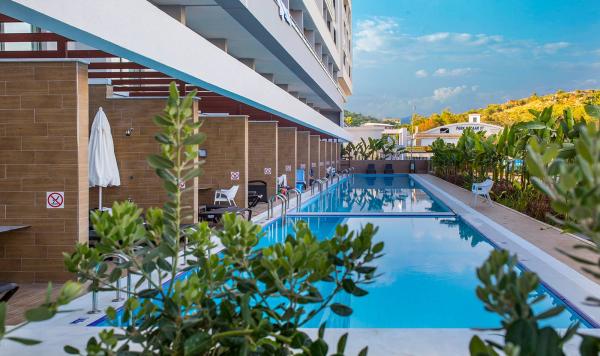 Zimmer mit direktem Poolzugang