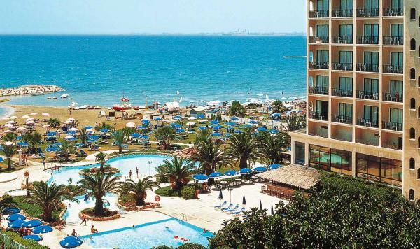 Pool mit Blick auf das Meer
