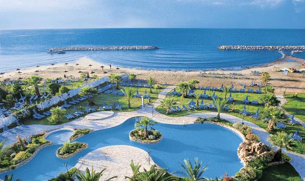 Pool mit Gartenanlage