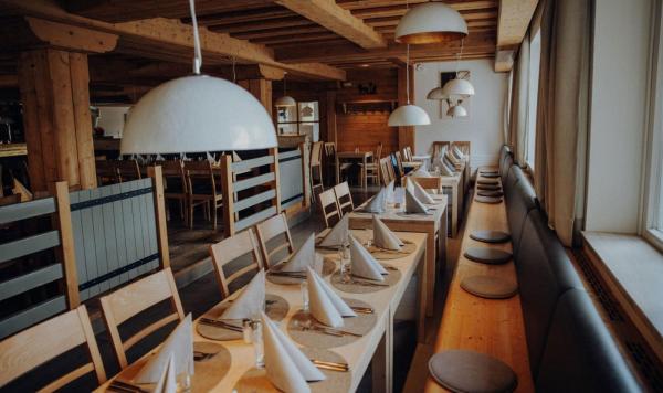 Tische im Restaurant