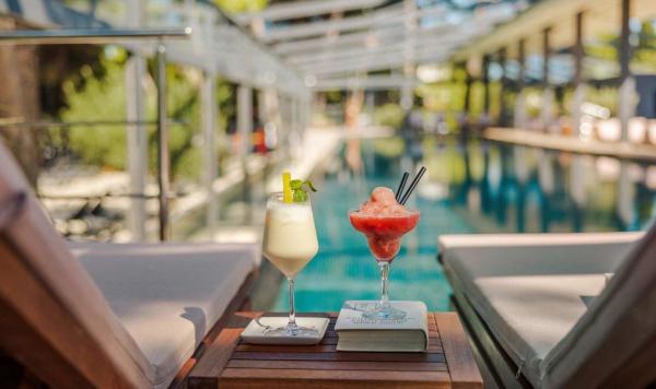 Getränke am Pool