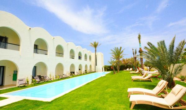 Swim-up Pool mit Liegen