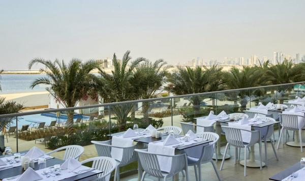 Restaurant mit Poolblick