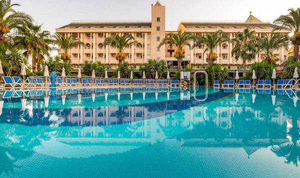 Großer Outdoor Pool