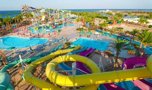 Pool mit Wasserrutschen