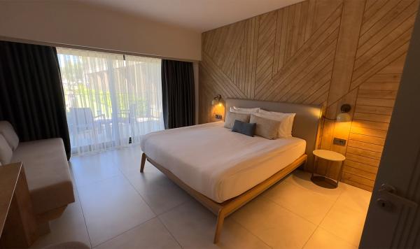 Modern eingerichtetes Zimmer