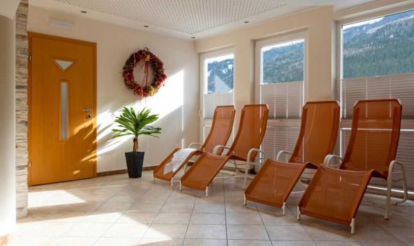 Liegen im Wellnessbereich