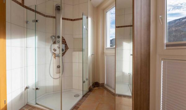 Wohnbeispiel Badezimmer im Doppelzimmer