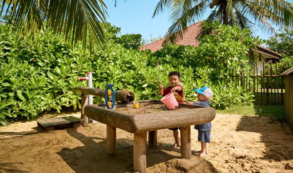 Kinder spielen