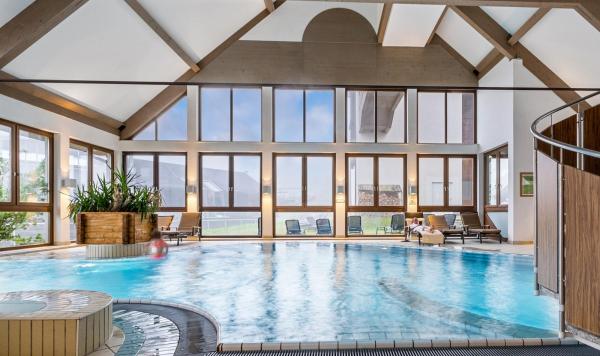 Indoor Pool im Wellnessbereich