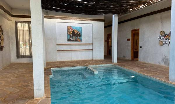 Pool im Wellnessbereich