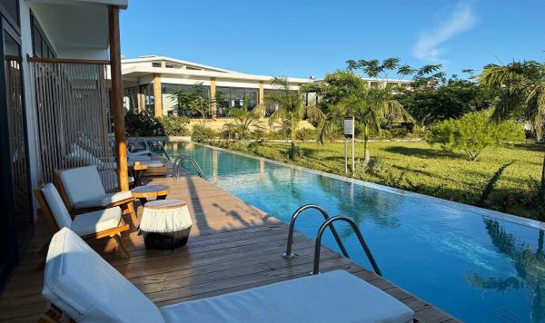 Swim Up Zimmer mit Gartenblick