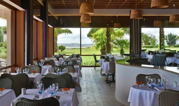 Tische im Restaurant