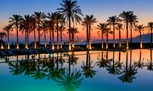 Hauptpool bei der Nacht