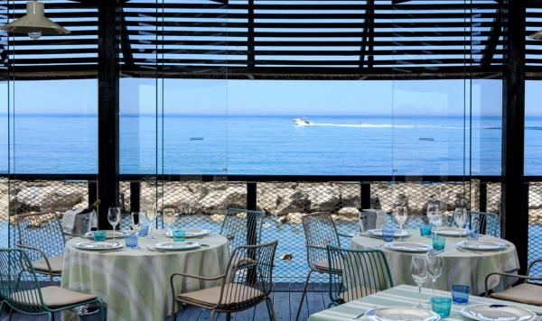 Restaurant mit Meerblick
