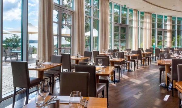 Restaurant mit Seeblick