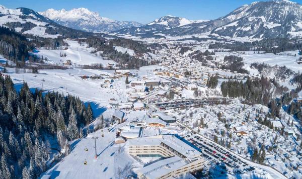 Luftaufnahme Club im Winter