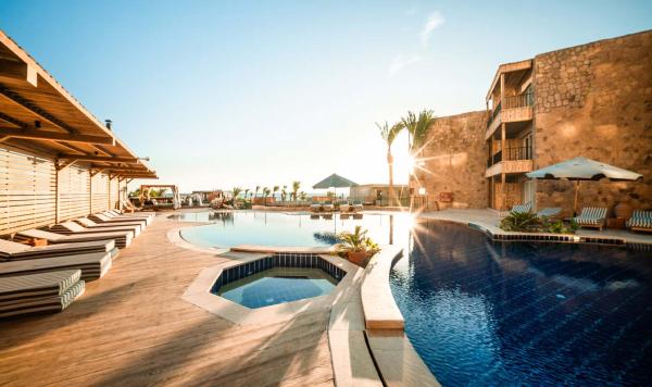 Liegen am Pool