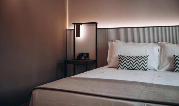 Schlafzimmer mit Doppelbett