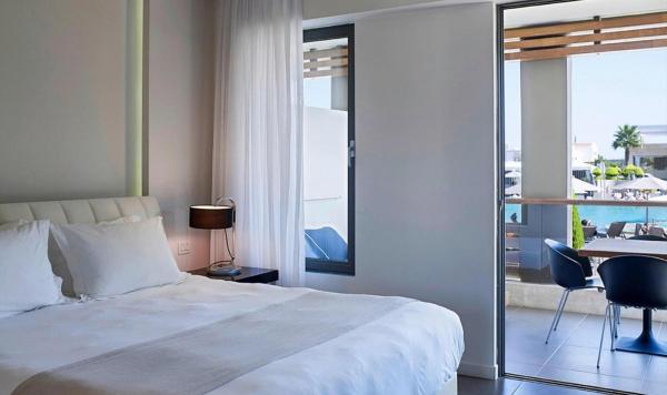 Zimmer mit Poolblick