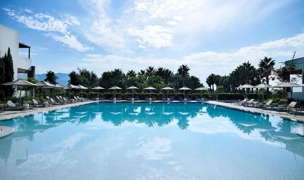 Großer Outdoor Pool