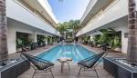 Am Pool