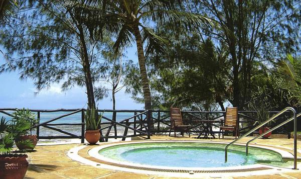 Pool im Wellnessbereich