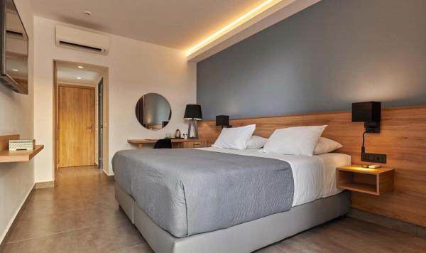 Schlafzimmer mit Doppelbett