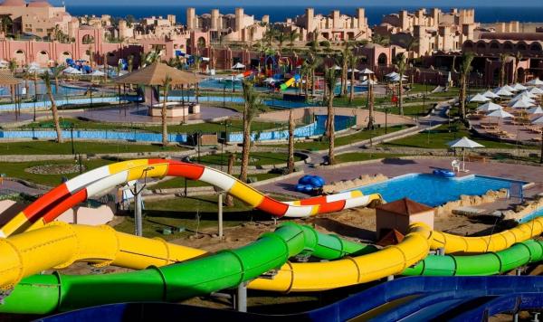 Pool mit Wasserrutschen