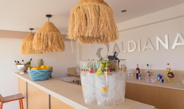 Neue Poolbar