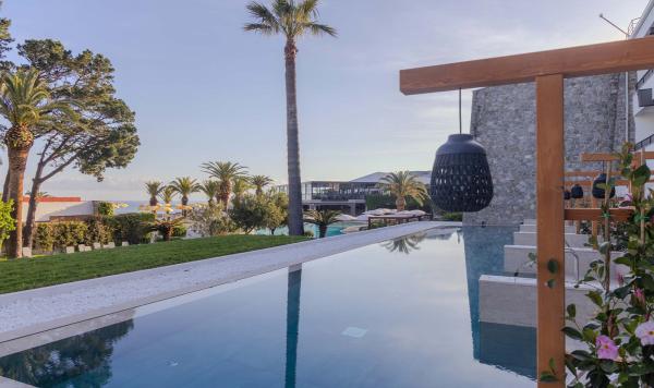 Pool bei dem Swim up Zimmer