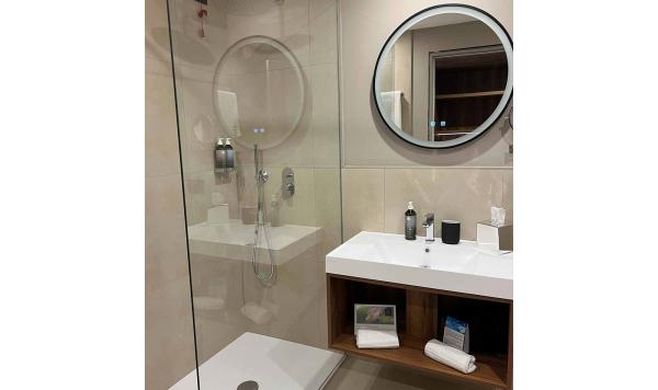 Badezimmer im neuen Zimmer