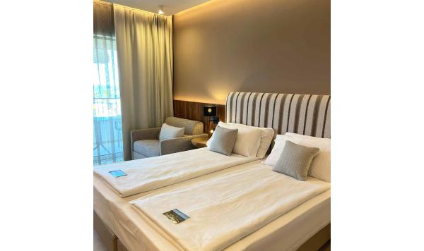 Schlafzimmer mit Doppelbett