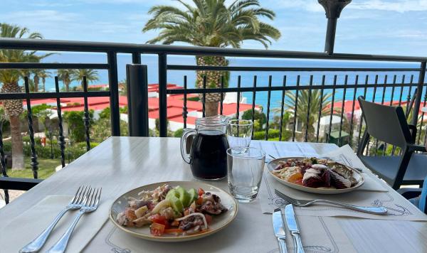 Mittagessen mit Meerblick