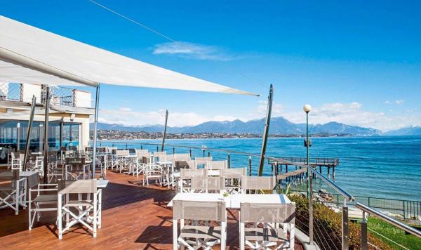 Restaurant mit Meerblick