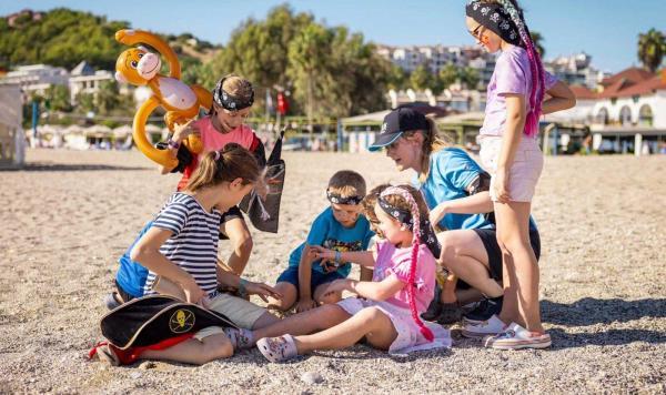 Kinder haben Spaß im Urlaub