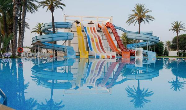 Pool mit Wasserrutschen
