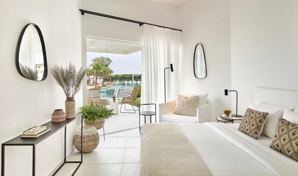 Zimmer mit Poolblick