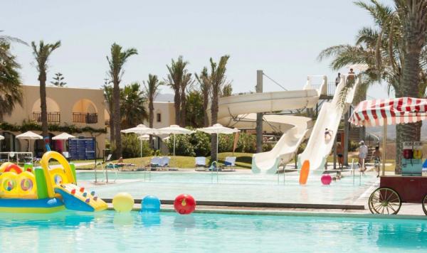 Pool mit Wasserrutschen