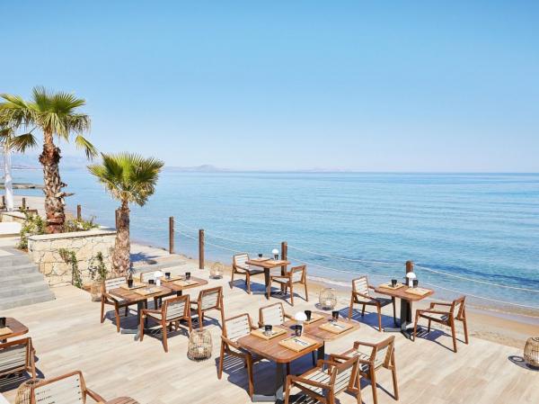 Tische im Asia White