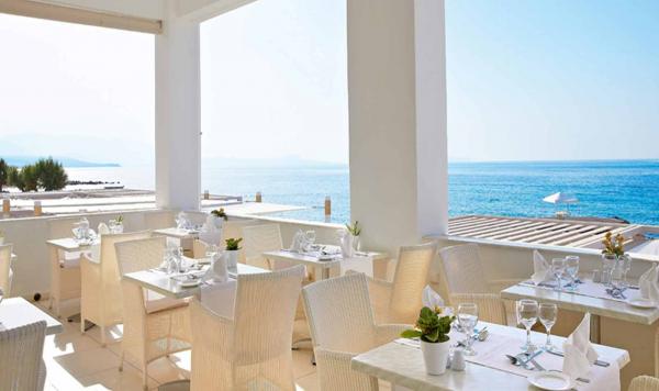 Restaurant mit Strandblick