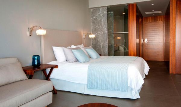 Deep Blue Deluxe Waterfront