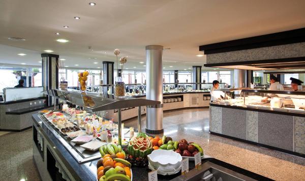 Buffet im Hauptrestaurant