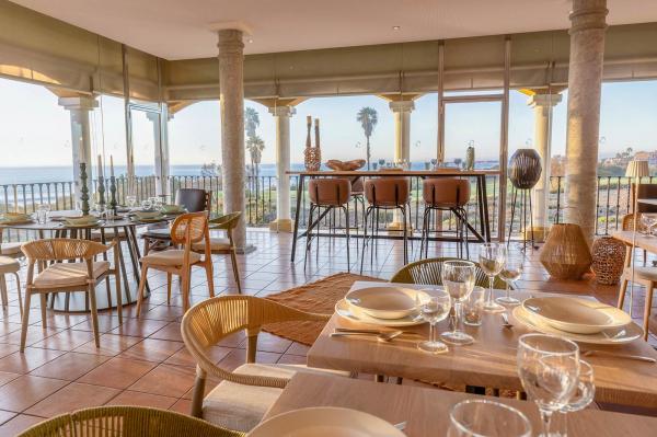 Restaurant mit Glasfronten